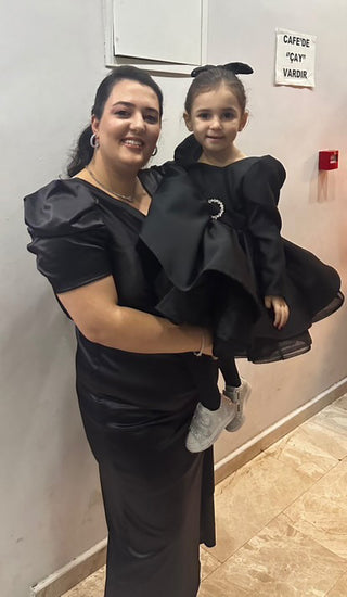 Oscar Saten Siyah Kemerli Tasarım Elbise